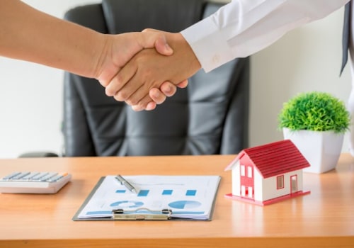 What is the responsibility of a mortgage broker?